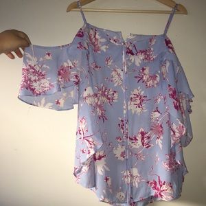 ✨3 for $30✨Off the shoulder floral top